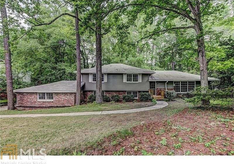 1st image of 870 Foxcroft Trl SE