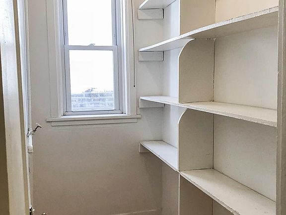 3rd image of 3330 W Hutchinson St APT 3