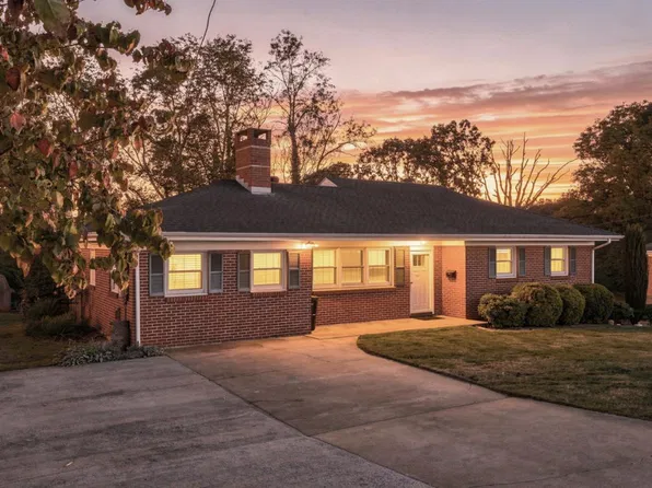 609 Hayes Dr, Lynchburg, VA 24502