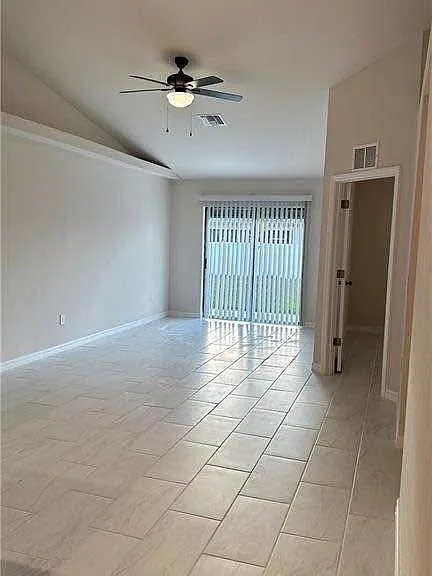 3310 SW 17th Pl #3310 — Photo 6
