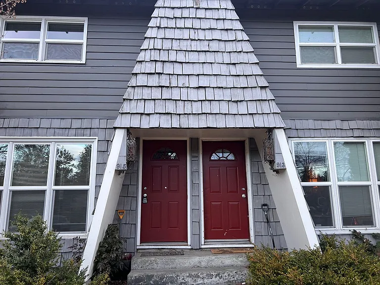 913 NE Franklin Ave — Photo 9