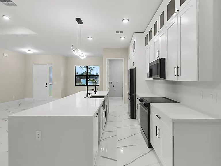 1143 SW Estaugh Ave — Photo 27