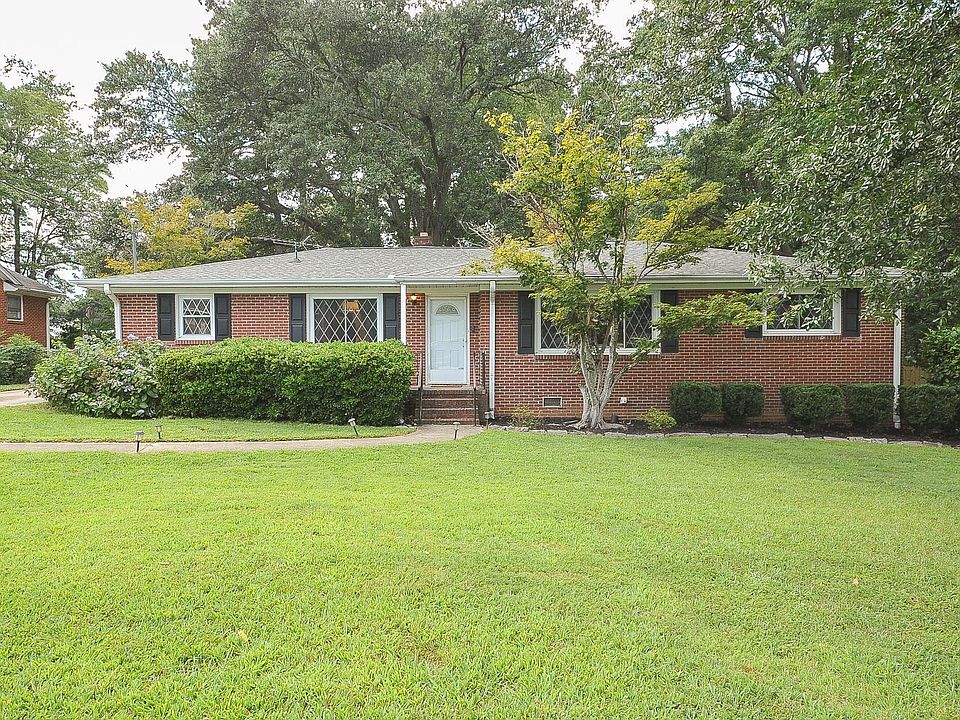 1st image of 303 Fairhaven Dr