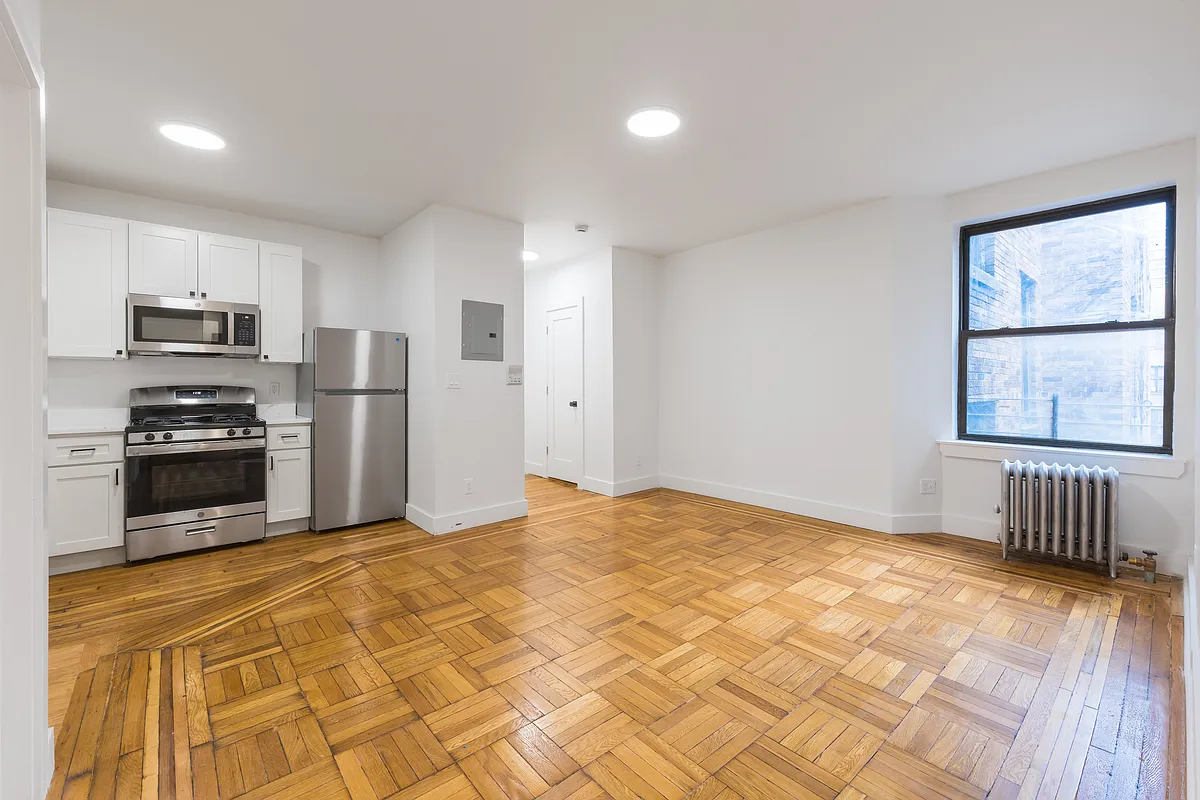 Building Photo - 624 W 176th St #38