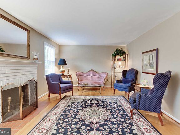 3rd image of 10226 Fox Ln