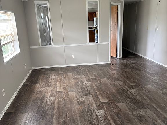2nd image of 114 1st St SE