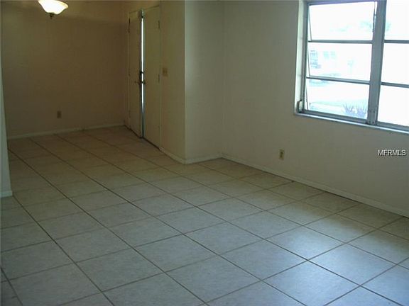 5th image of 12933 Lois Ave