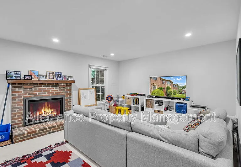 6861 Williamsburg Pond Ct — Photo 26