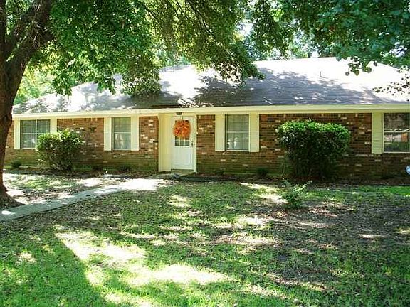 2nd image of 122 Ashlawn Ln