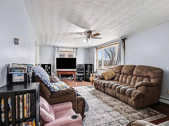 5th image of 351 Roosevelt St