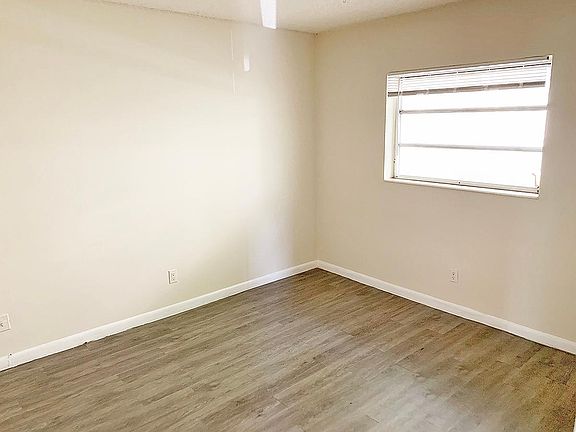4th image of 105 SW 10th St APT 1