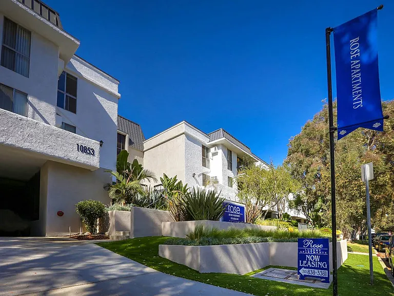 Rose Apartments — Photo 13
