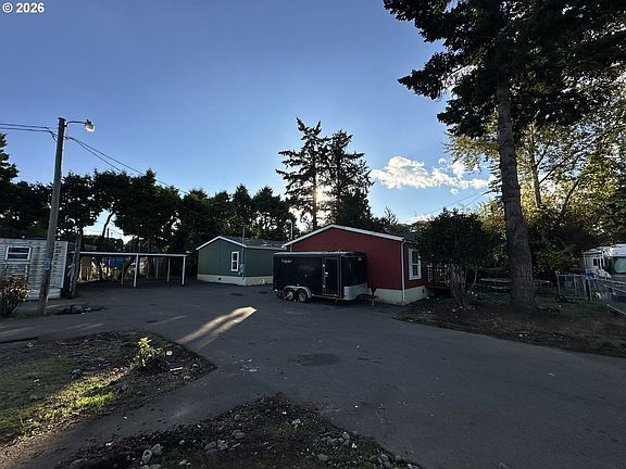 5th image of 8720 SE Clatsop St