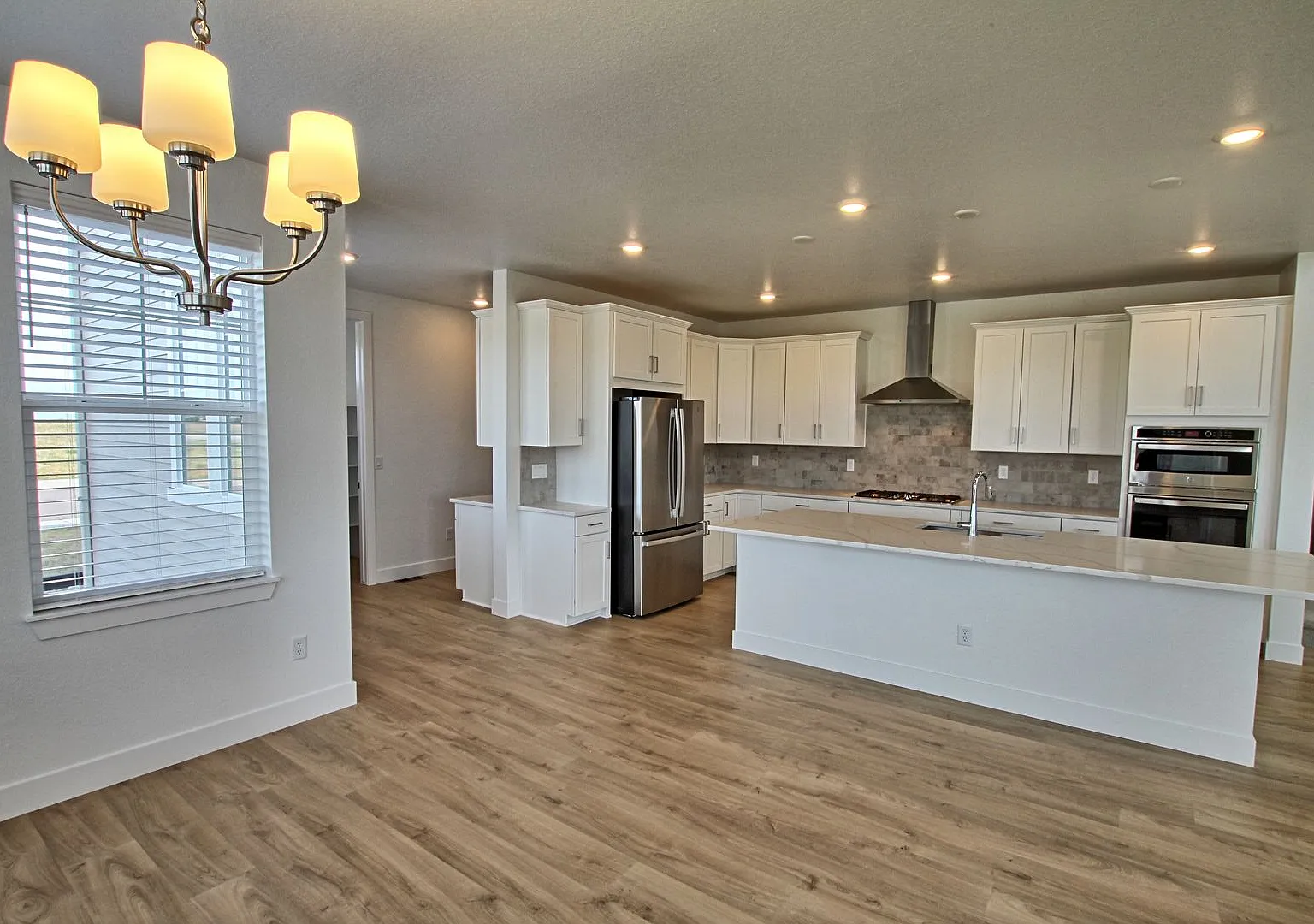 Brand new 4 bed 2.5 bath home in Macanta — Photo 4