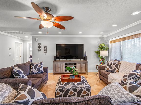 5th image of 939 Narcissus Ave