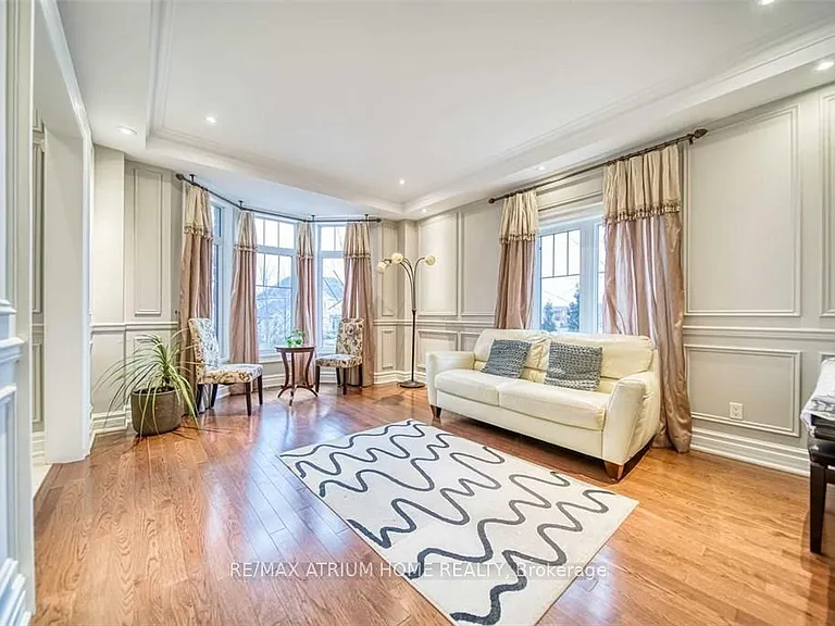 18 Soleil Blvd — Photo 9