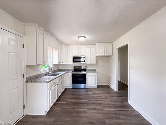 5th image of 1131 Manorwood Dr