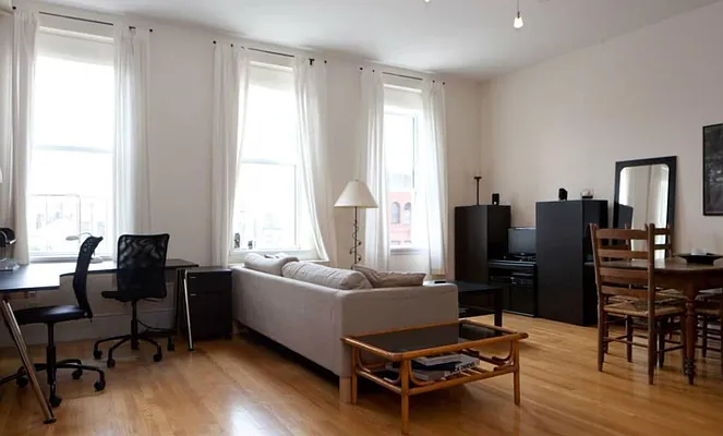 Rented by Pelle Hamburger, LREB | media 21