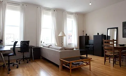 Rented by Pelle Hamburger, LREB