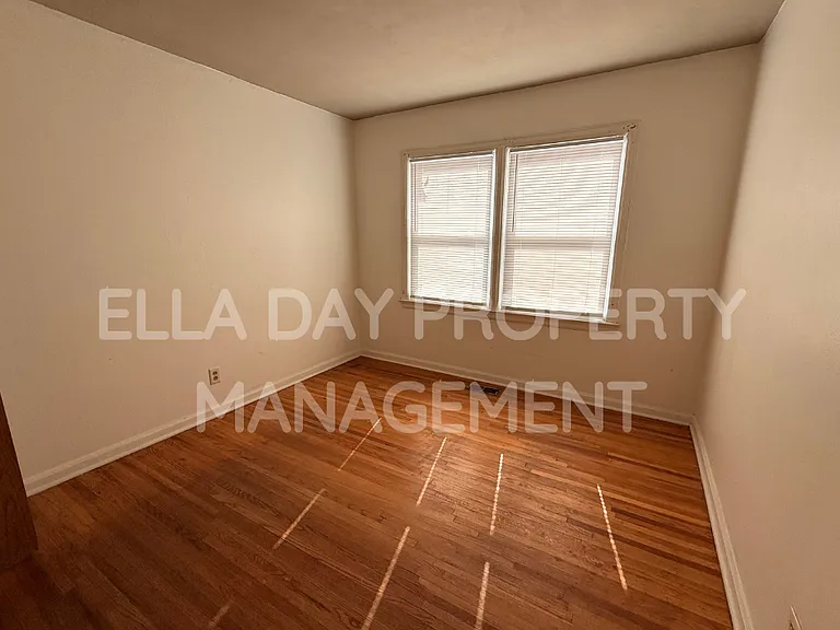 2610 E Grail St — Photo 5