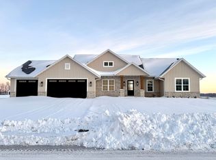 5090 N Cobble Creek Dr, Appleton, WI 54913