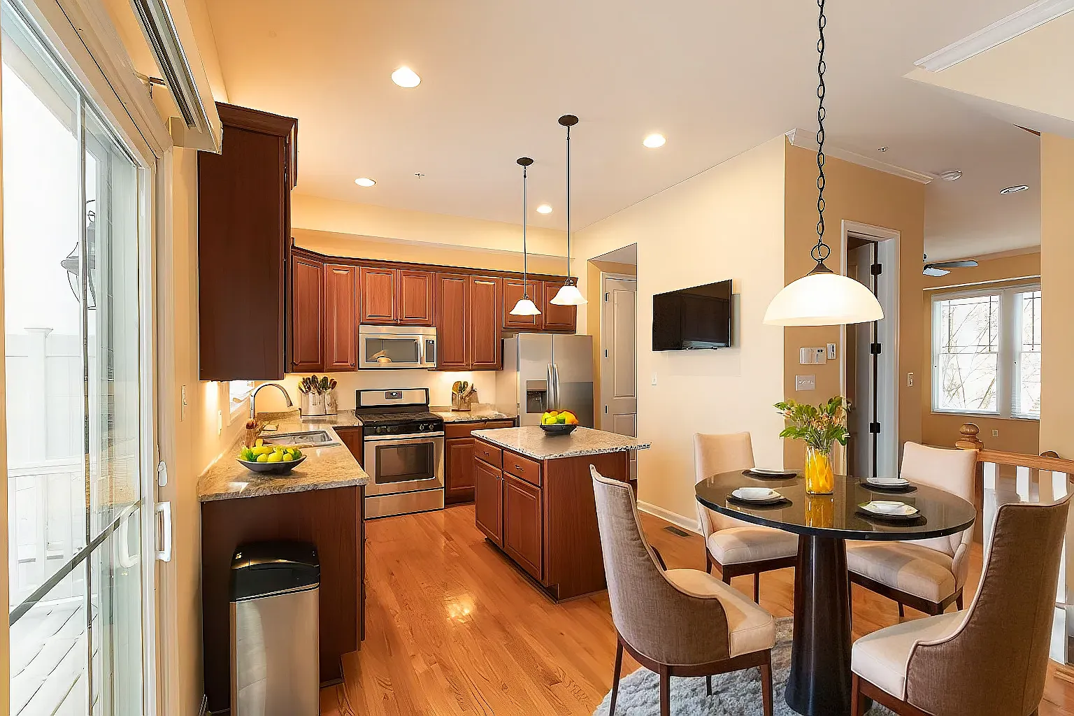 4 bed, 3.5 bath, 1786 sqft, $2,850 — Photo 4