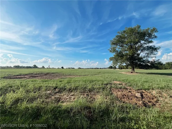 Raleigh St, Lavaca, AR 72941