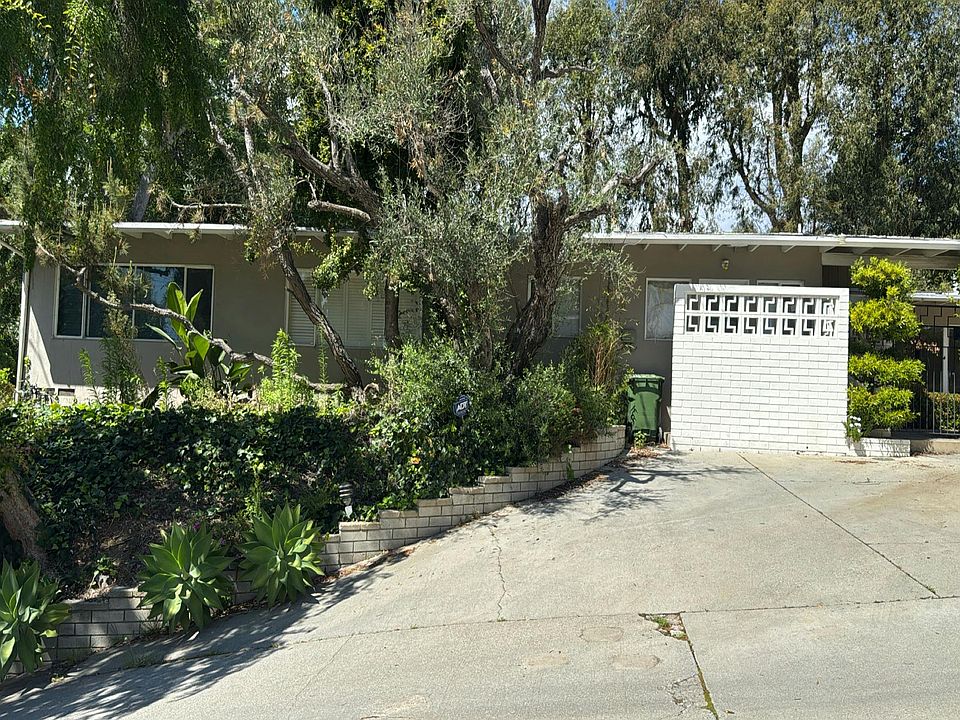 1st image of 970 N Bundy Dr