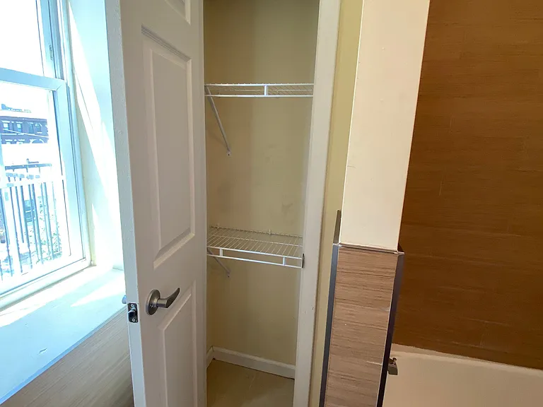 4724 Chestnut St #1R — Photo 8