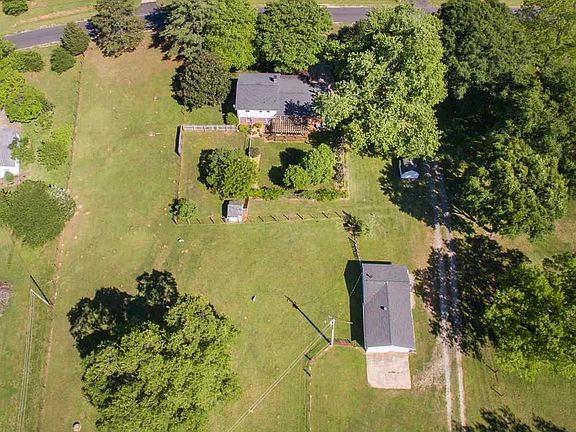 2nd image of 105 Lori Dr