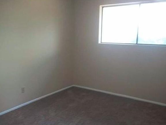 5th image of 2721 Karen Ave