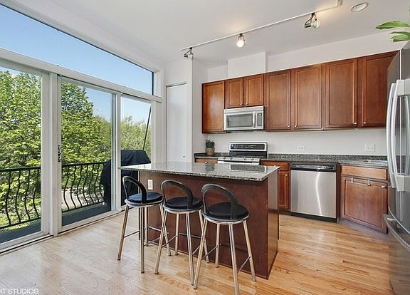 5th image of 909 W Ohio St Unit 14