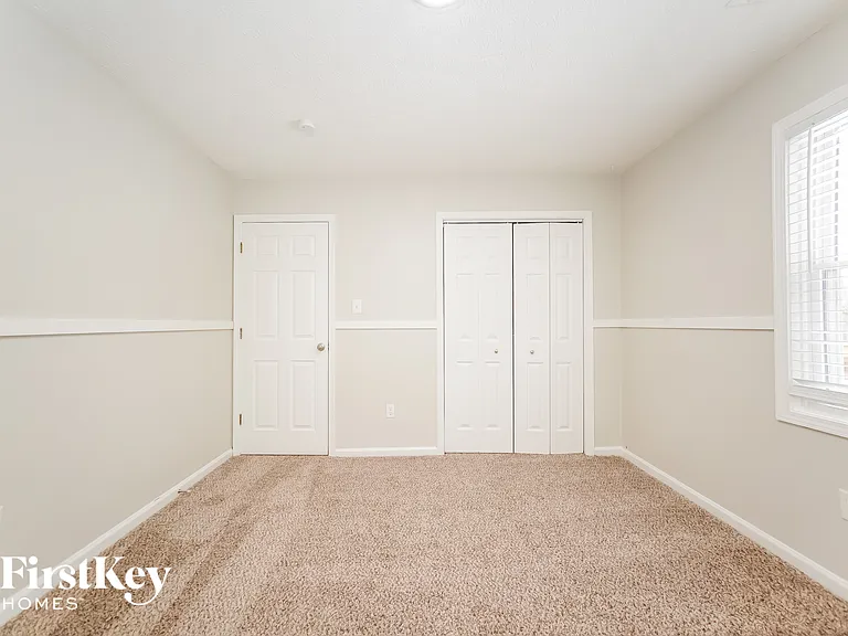 825 Country Ln — Photo 9