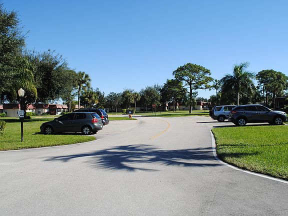 3rd image of 815 Salem Lane