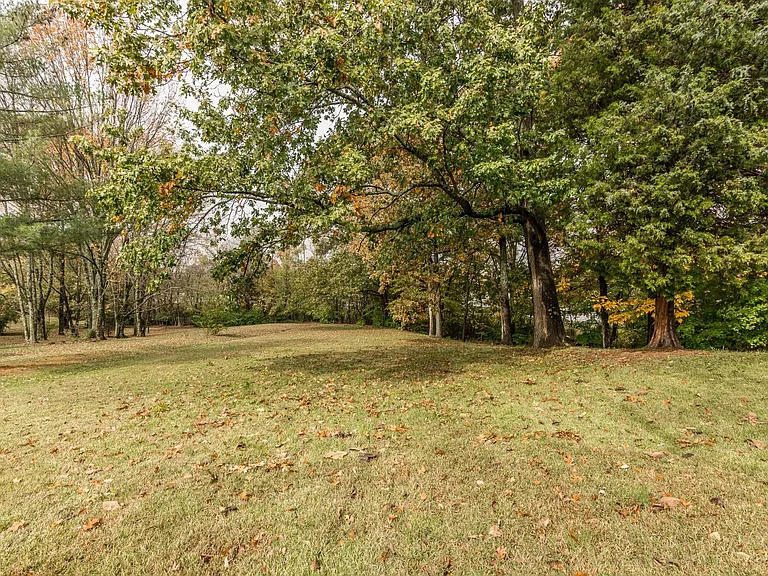 5216 Roxborough Dr — Photo 2