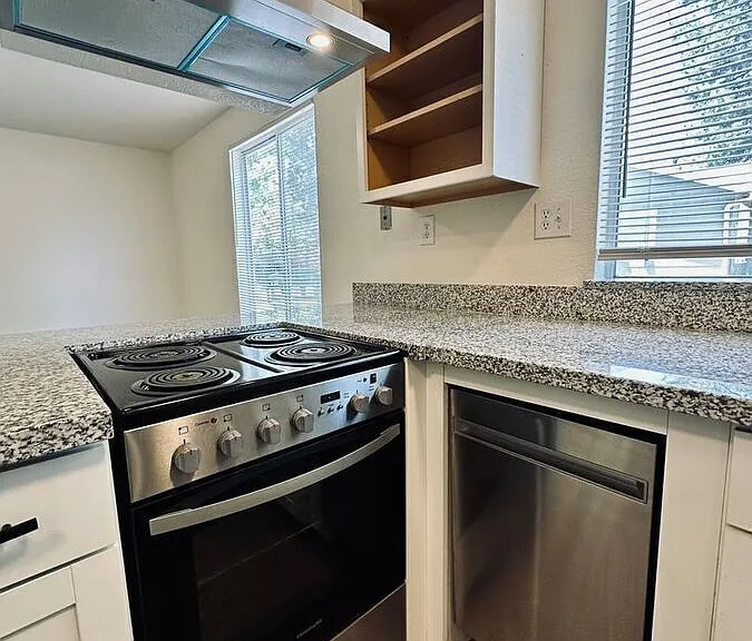 212 Hillcrest Dr #5 — Photo 4