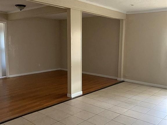 2nd image of 601 W Grubb Dr