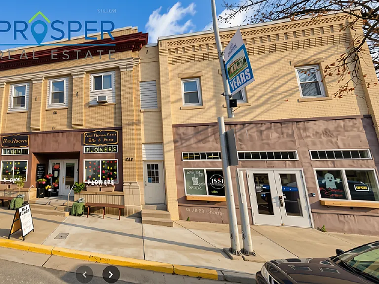 224 N Broadway St — Photo 8