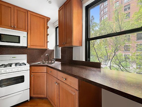 4th image of 545 W End Ave APT 4B