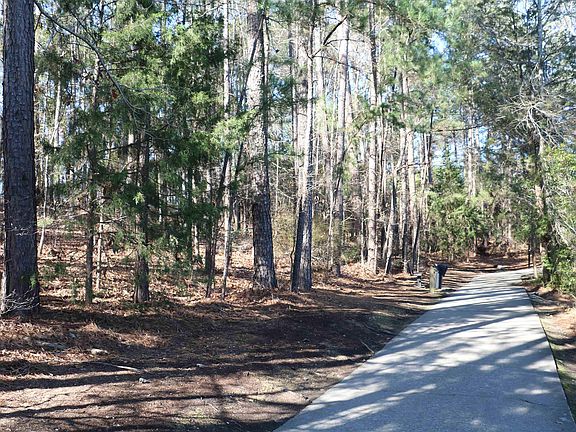 3rd image of Woodcross Dr