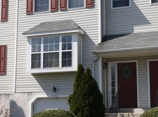 215 Spring Valley Way, Aston, PA 19014