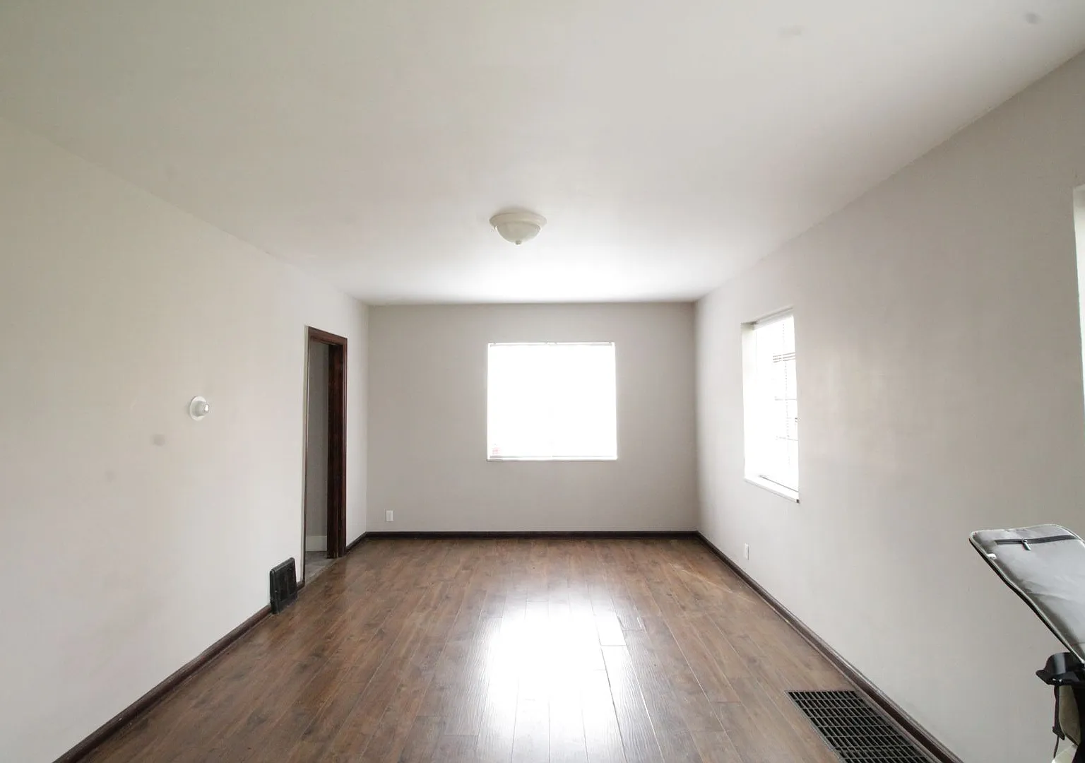 1 Bedroom on S High St — Photo 3