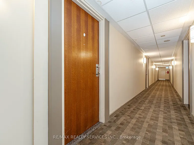 215 Queen St E #211 — Photo 6