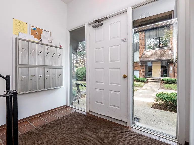Maplecrest Apartments — Photo 6