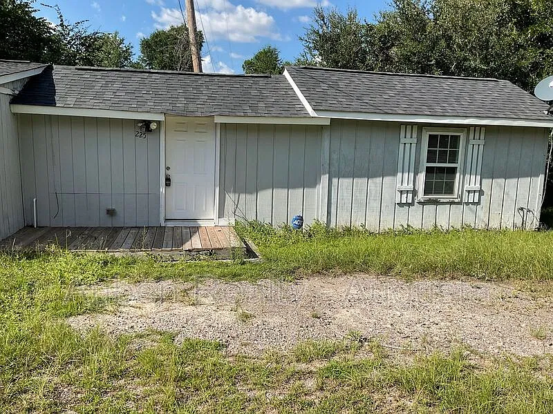 225 Hudson Rd