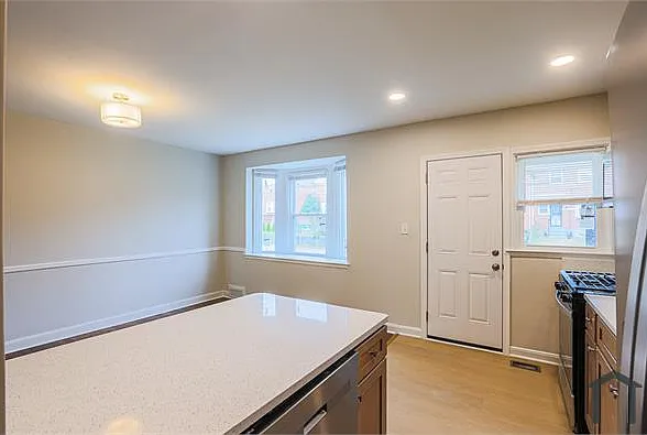 1554 Pentwood Rd — Photo 26