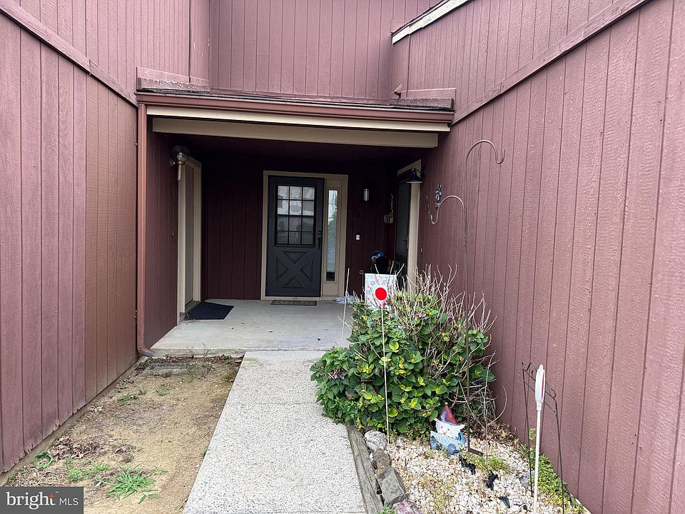 1st image of 831 Charlotte Way