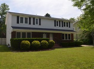 118 Fairgreen Dr, Amherst, NY 14228