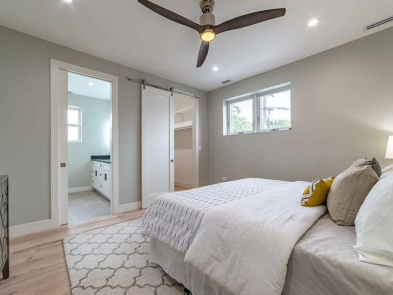 4730 W Grace St — Photo 14