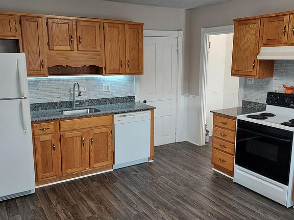 3rd image of 105 New St #527